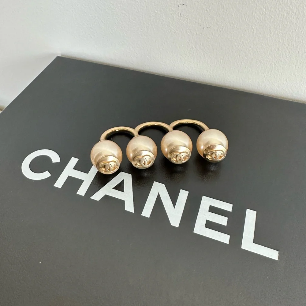 CHANEL ring gold